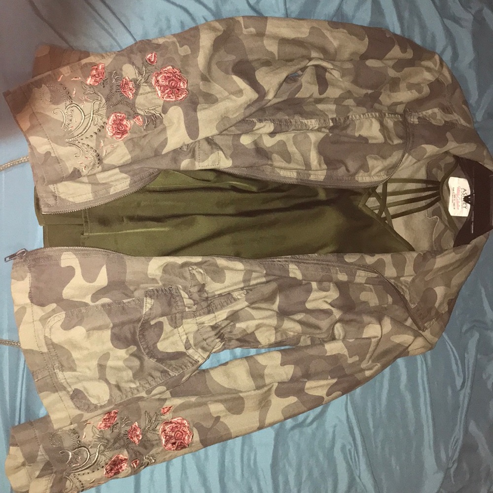 Flirty top w jacket